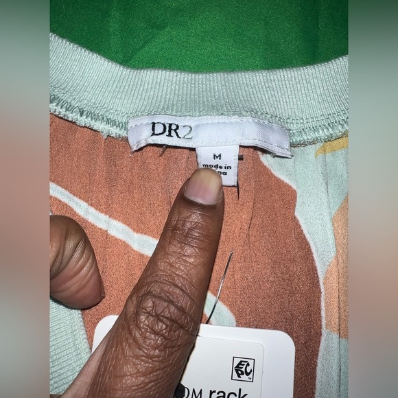 NWT DR2 Green and Orange Patterned Top size Medium - Picture 3 of 5